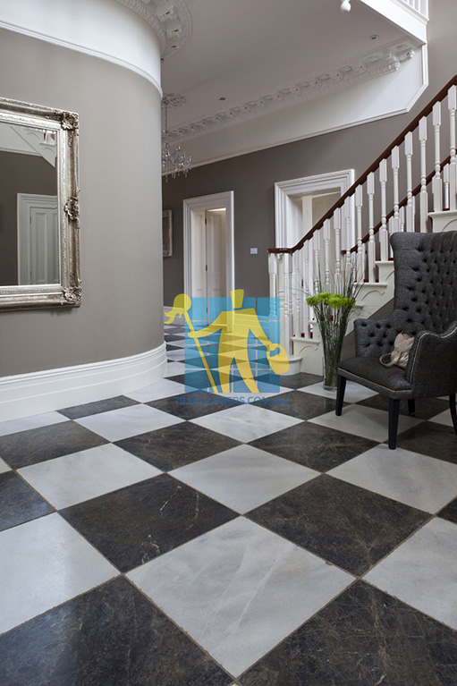 Ovingham marble tumbled di scacchi black white livingroom