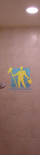 porcelain tiles in traditional style that looks like travertine Canberra/Tuggeranong